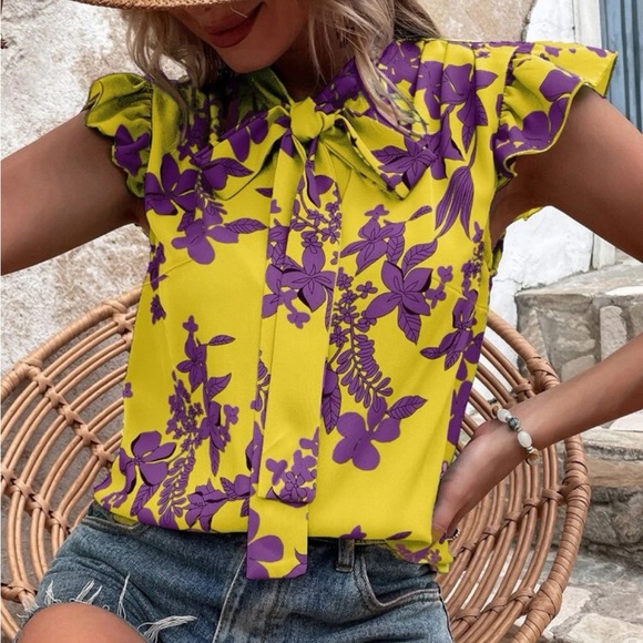 Print Tie Neck Blouse - Picture 2 of 3